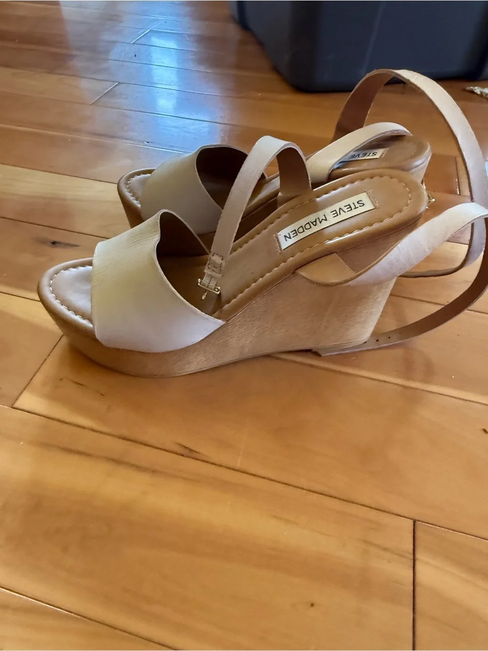 Steve Madden Off-White Slingback Sandals